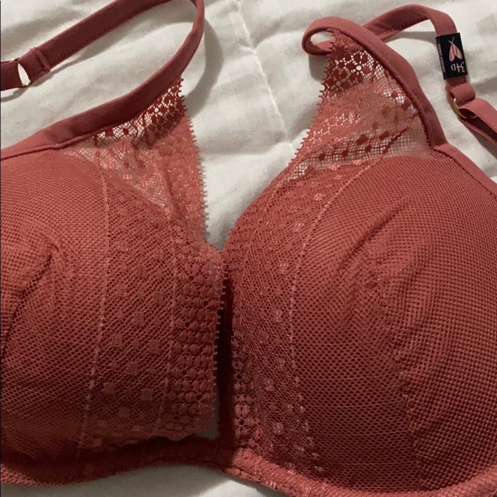 Victoria’s Secret lightly lined bra